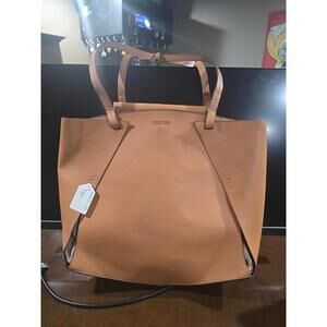 2017: Dooney & Burke: Alto Winged Shopper: Tan Vegetable-Tanned Vachetta Leather